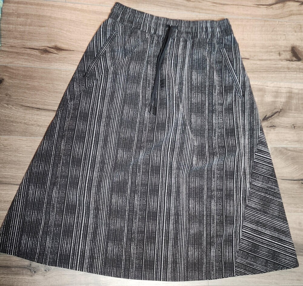 Athleta Skirt Womens 8 Black Striped A-Line Midi Elastic Waist Pockets Casual
